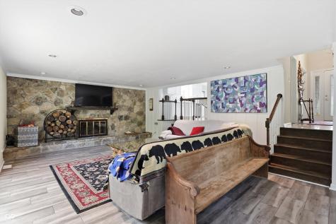 6361 Creekside Lane Indianapolis IN 46220