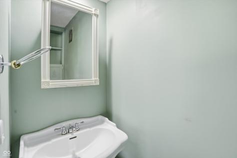 6361 Creekside Lane Indianapolis IN 46220