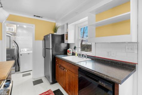 1825 Lee Street Columbus IN 47201