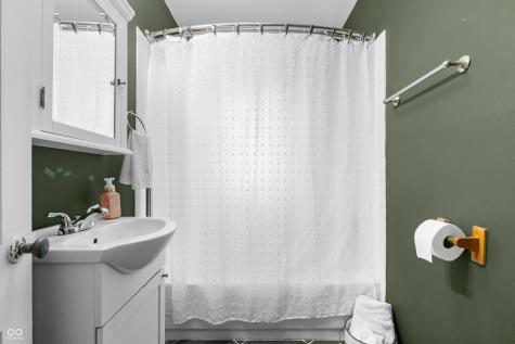 1825 Lee Street Columbus IN 47201