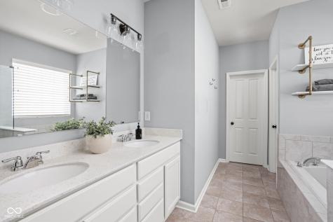 8850 Wicklow Way Brownsburg IN 46112