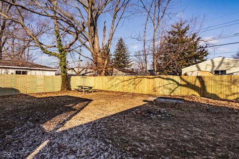 7438 E 52nd Street Indianapolis IN 46226