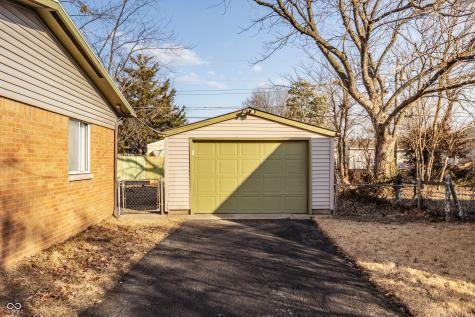 7438 E 52nd Street Indianapolis IN 46226