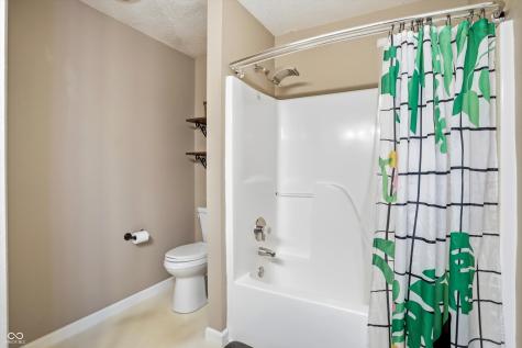 2295 Lakecrest Drive Columbus IN 47201