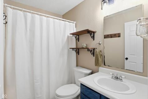 2295 Lakecrest Drive Columbus IN 47201