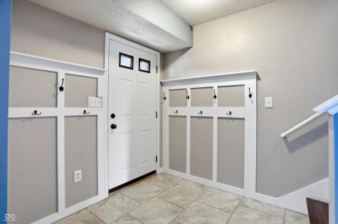 2295 Lakecrest Drive Columbus IN 47201