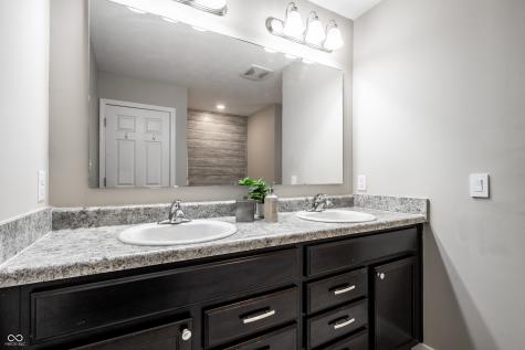 9818 April Rose Drive Fishers IN 46040