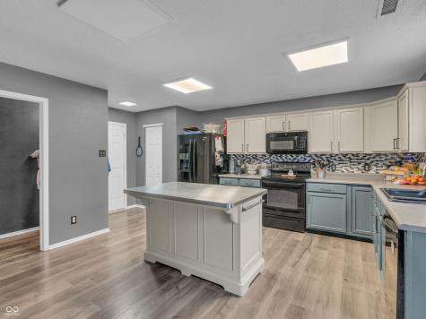 8648 Wheatfield Drive Indianapolis IN 46113