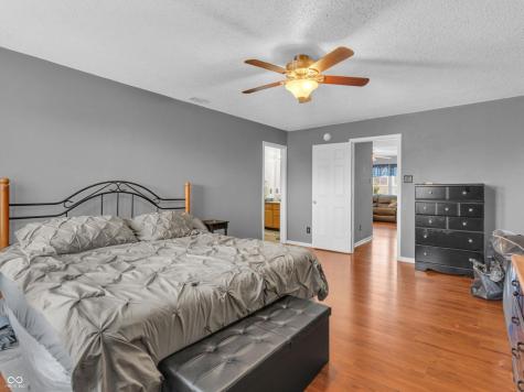 8648 Wheatfield Drive Indianapolis IN 46113
