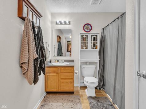 8648 Wheatfield Drive Indianapolis IN 46113