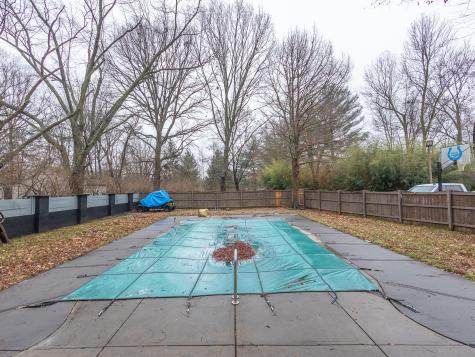 677 W Edgewood Avenue Indianapolis IN 46217