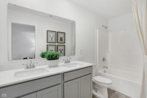 1563 Pine Circle Franklin IN 46131