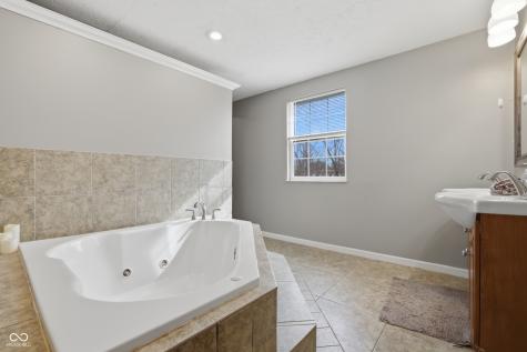 9308 Thornwood Drive Indianapolis IN 46250