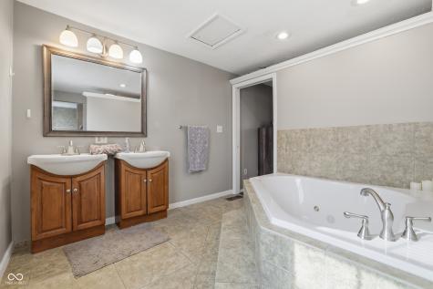 9308 Thornwood Drive Indianapolis IN 46250