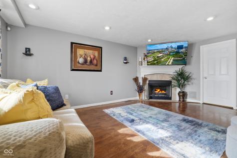 9308 Thornwood Drive Indianapolis IN 46250