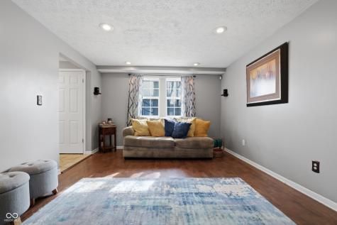 9308 Thornwood Drive Indianapolis IN 46250