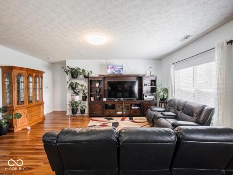 7404 Oak Mill Court Indianapolis IN 46217