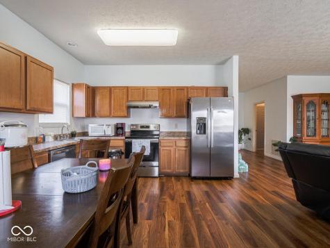 7404 Oak Mill Court Indianapolis IN 46217