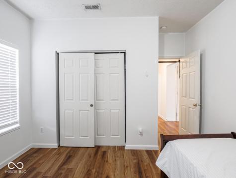 7404 Oak Mill Court Indianapolis IN 46217