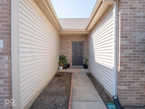 7404 Oak Mill Court Indianapolis IN 46217