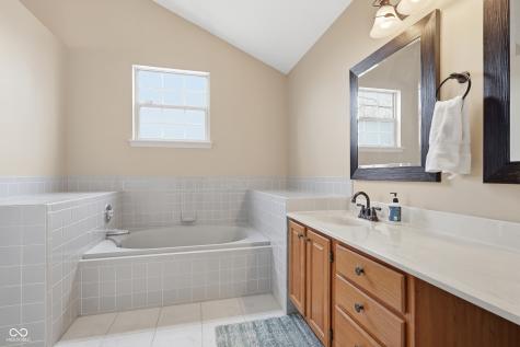7678 Colonial Court Fishers IN 46038