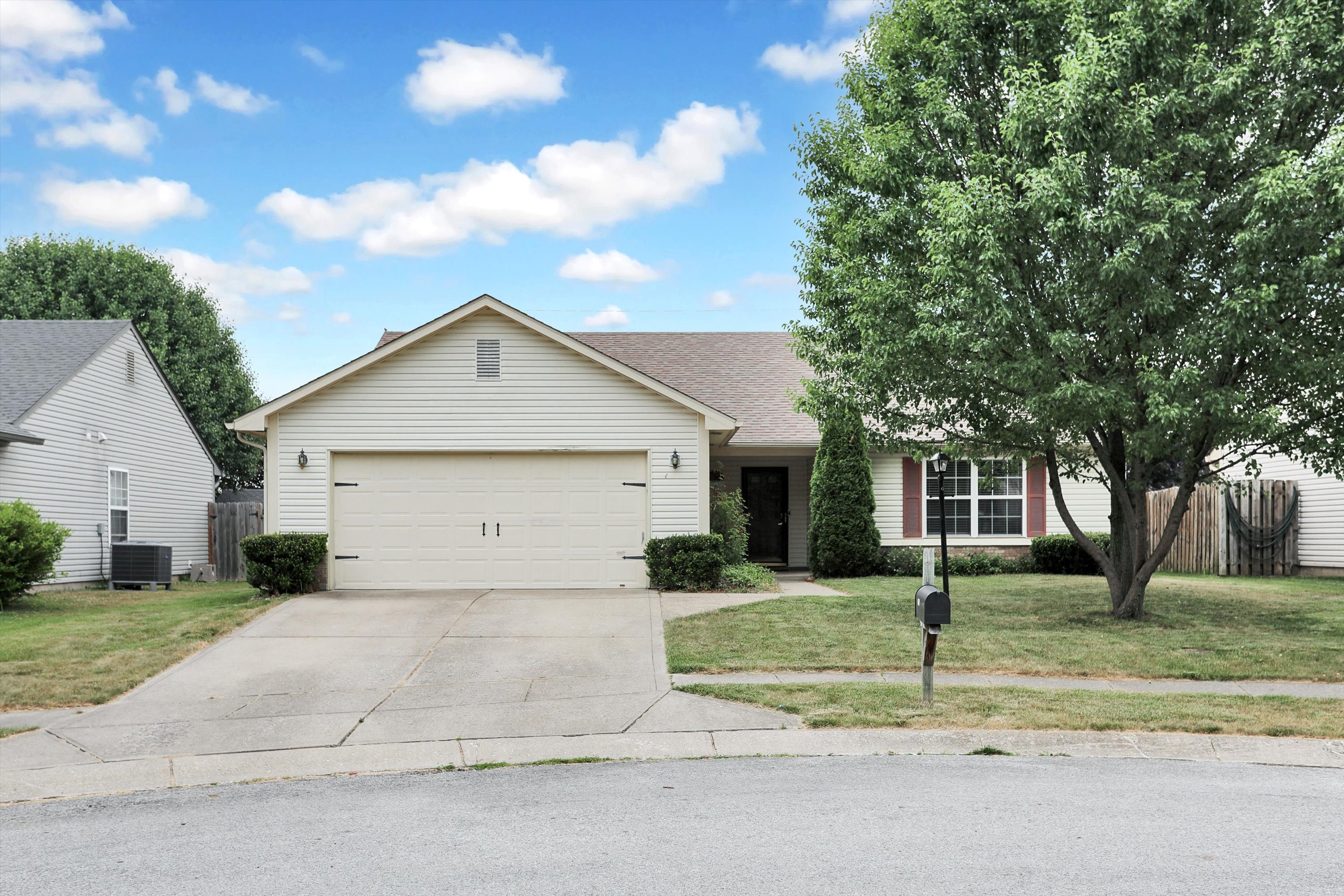 8211 Crosser Drive Indianapolis IN 46237