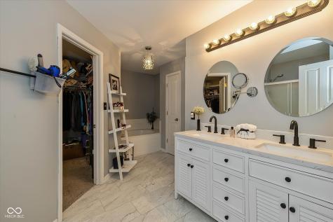 11298 Squirrel Hollow Fishers IN 46038