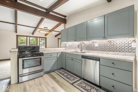 895 Raymond Street Plainfield IN 46168