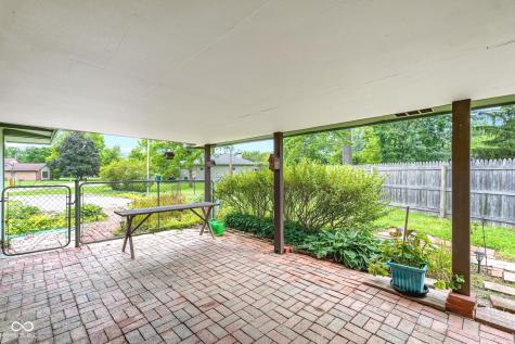 895 Raymond Street Plainfield IN 46168