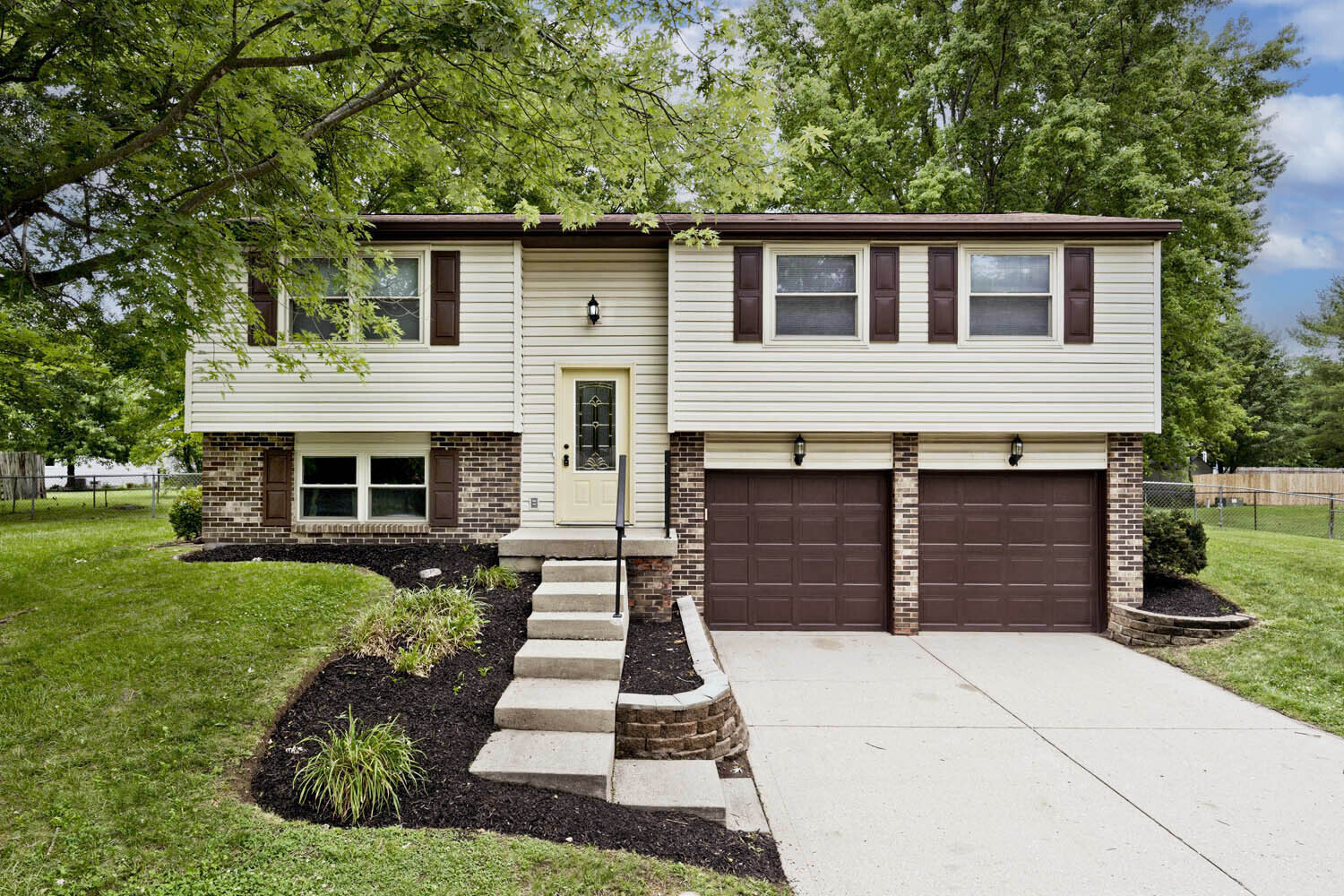 6707 Breeds Hill Drive Indianapolis IN 46237
