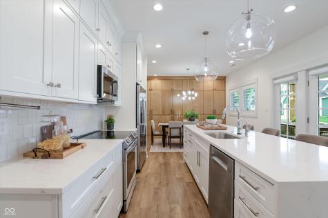 5714 Inglenook Way Zionsville IN 46077
