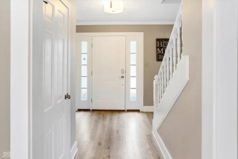 630 Sugarbush Drive Zionsville IN 46077