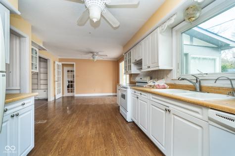 6805 S Ford Road Zionsville IN 46077