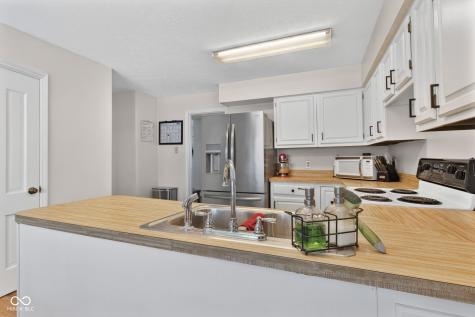 1312 W Country Club Road Connersville IN 47331