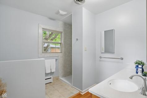 5129 E 69th Street Indianapolis IN 46220