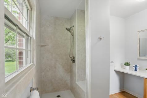5129 E 69th Street Indianapolis IN 46220