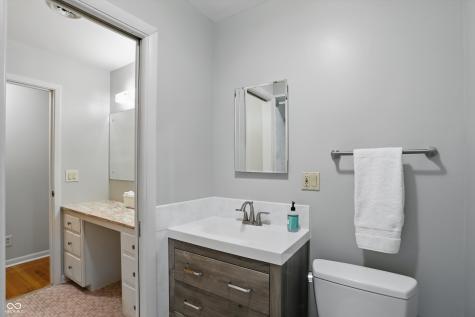 5129 E 69th Street Indianapolis IN 46220