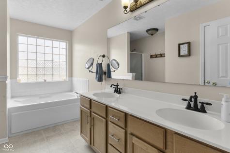 8560 Charleston Court Avon IN 46123