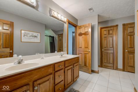 5895 Annanhill Court Avon IN 46123