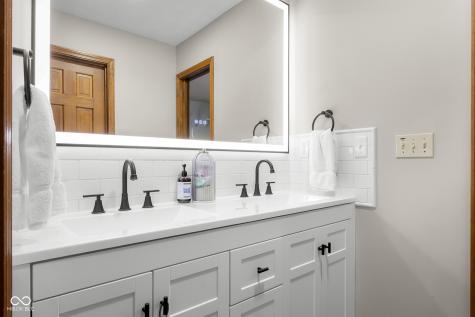 2288 Broadmoor Lane Columbus IN 47203