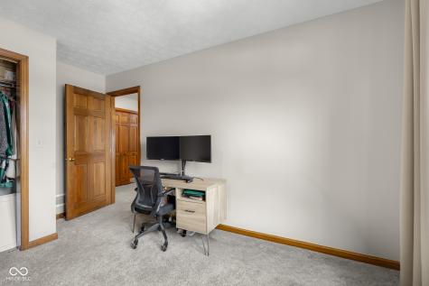 2288 Broadmoor Lane Columbus IN 47203
