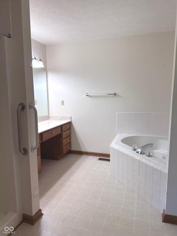 423 Alexander Drive Seymour IN 47274