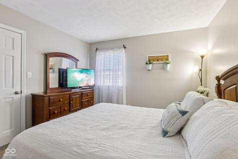 1440 Aaron Drive W Shelbyville IN 46176