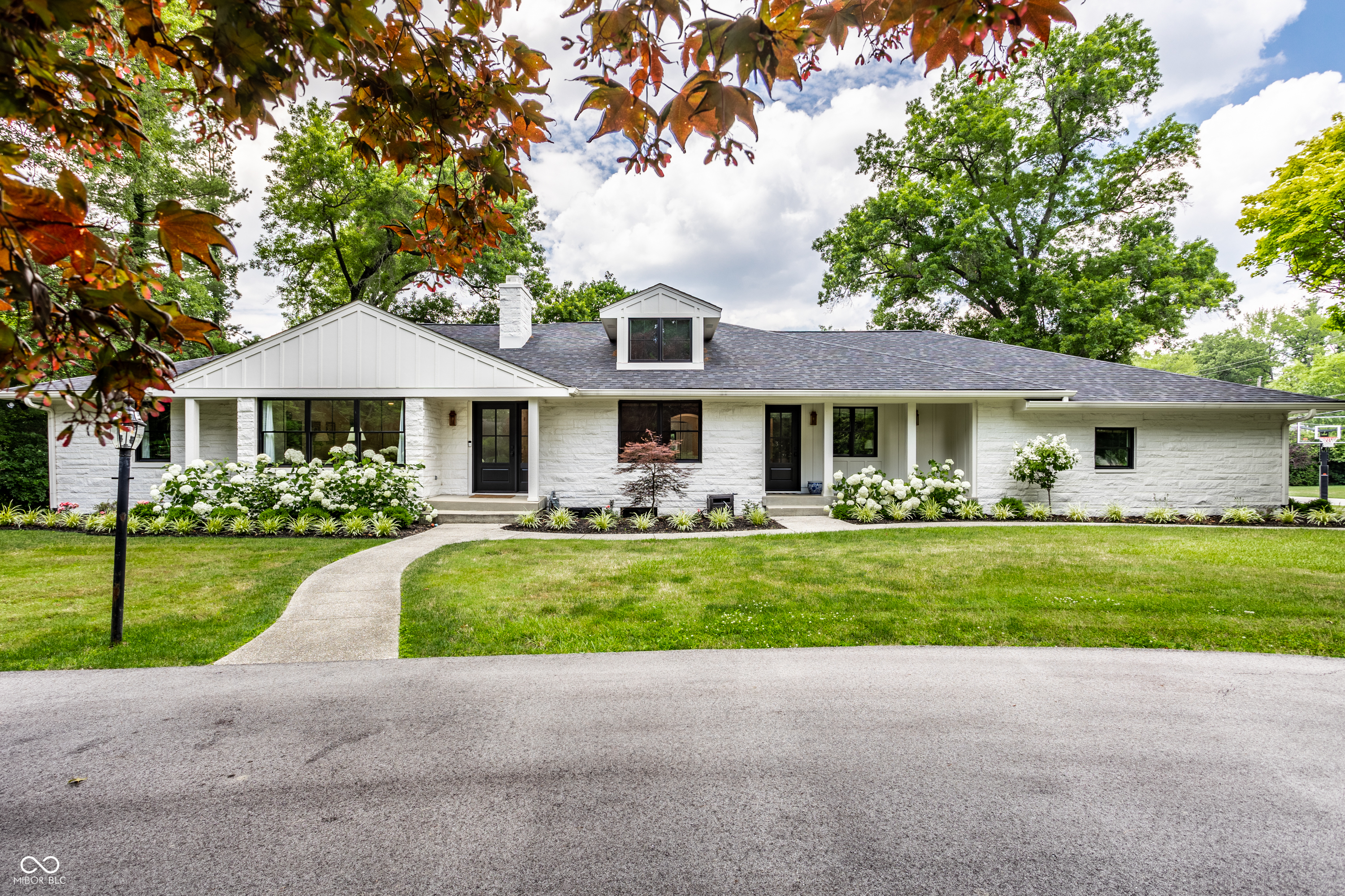 8182 N Illinois Street Indianapolis IN 46260