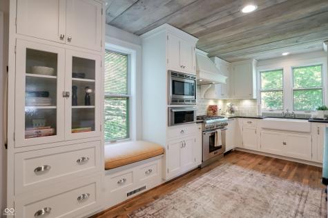 420 W Pine Street Zionsville IN 46077