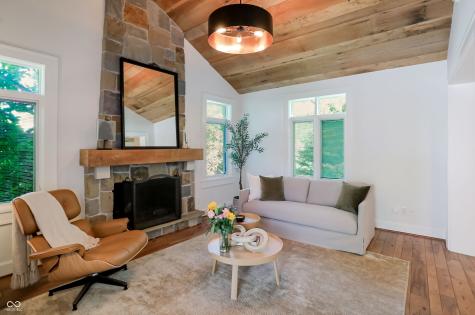 420 W Pine Street Zionsville IN 46077