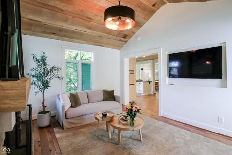 420 W Pine Street Zionsville IN 46077
