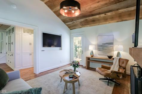 420 W Pine Street Zionsville IN 46077
