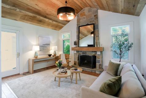 420 W Pine Street Zionsville IN 46077