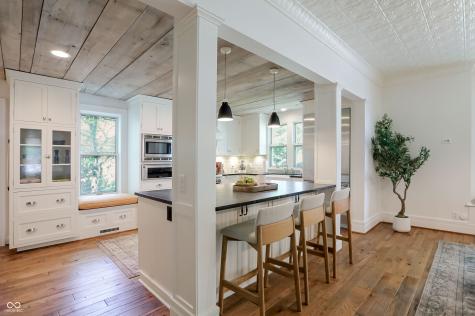 420 W Pine Street Zionsville IN 46077